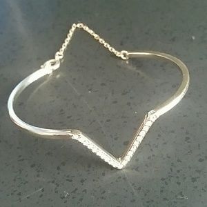 Gold-tone bracelet with Rhinestone V